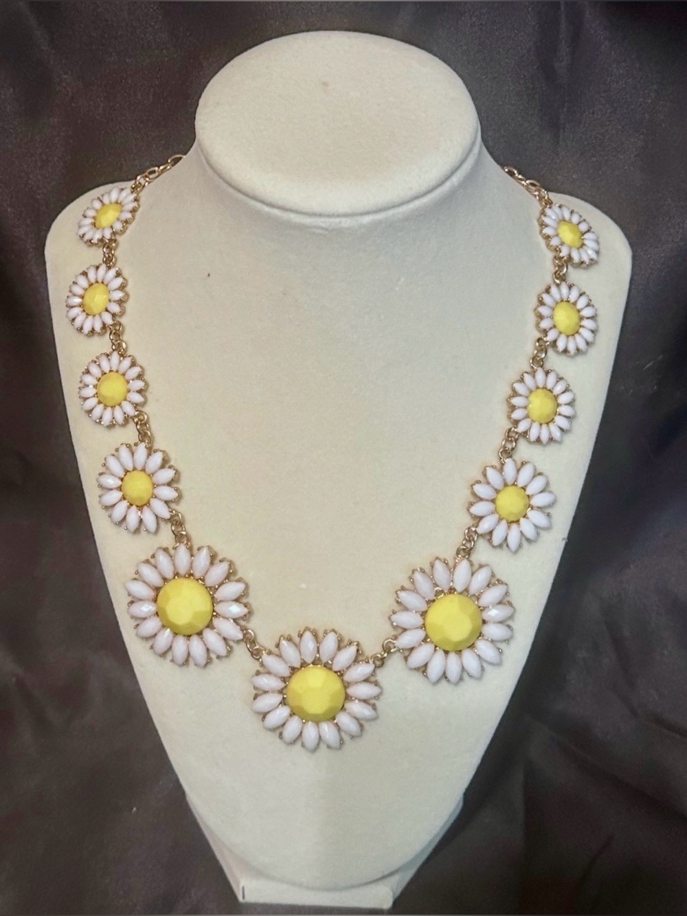 #JC22 Daisy Flower Necklace in Yellow and White